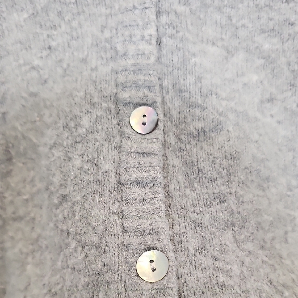 Vero Moda Light Gray V-Neck Button Front Cardigan - Picture 4 of 9
